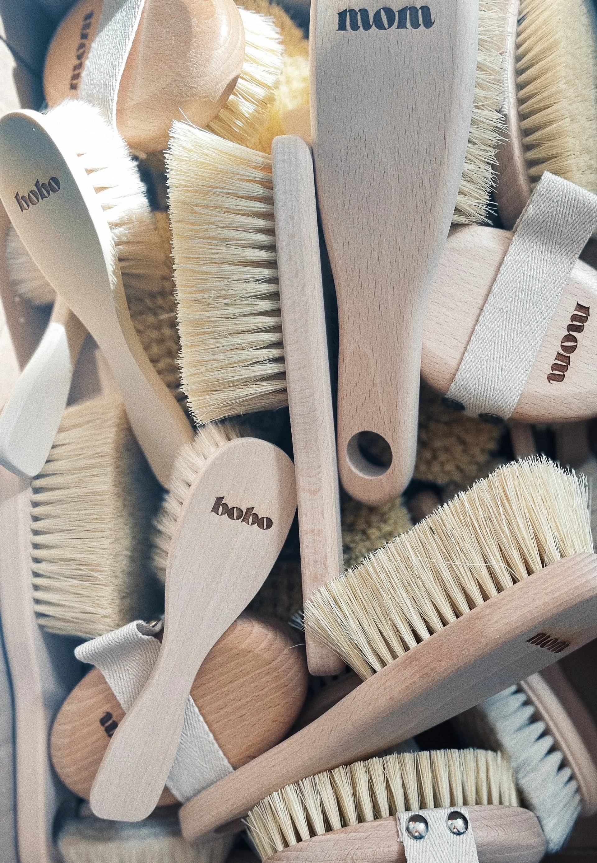 Mom dry massage brush