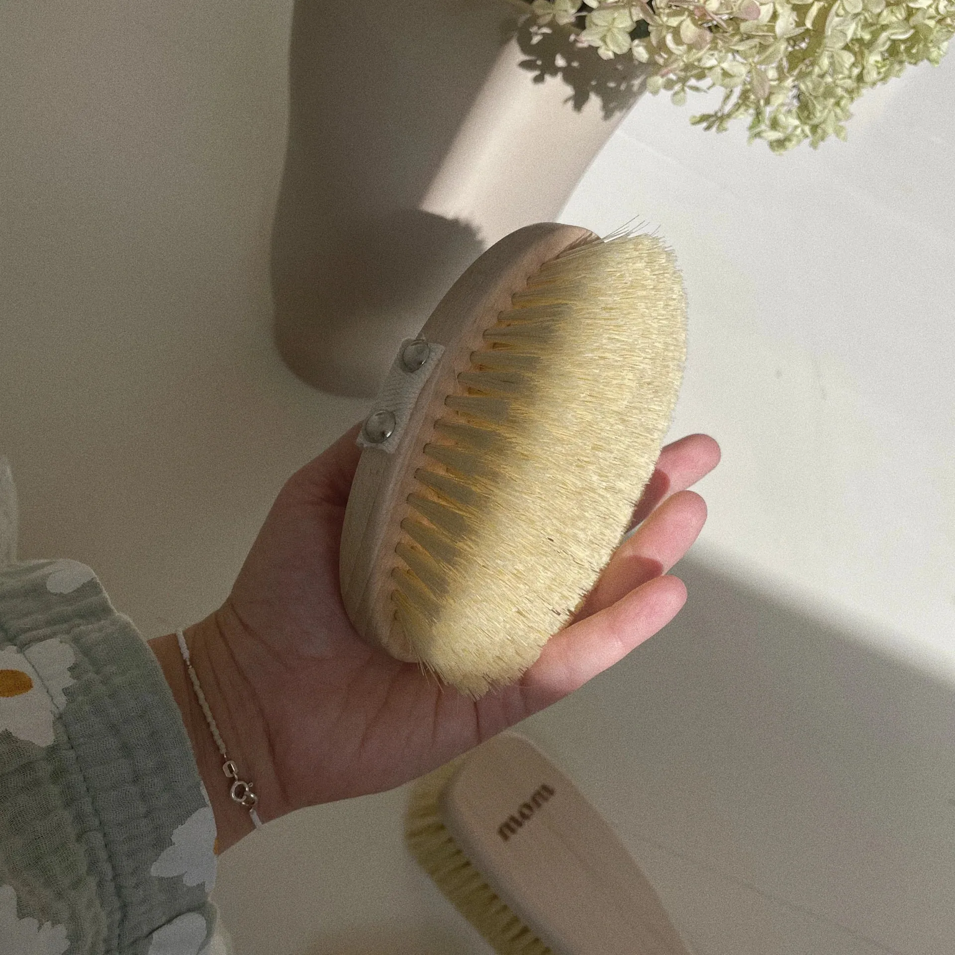 Mom dry massage brush