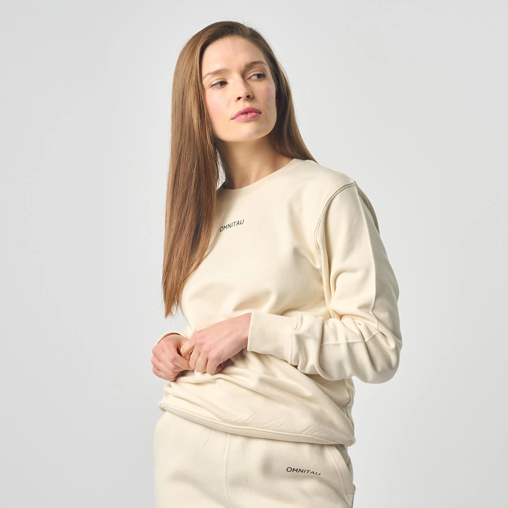 Omnitau Women's Ellyse Organic Cotton Medium Fit Sweatshirt - Cream